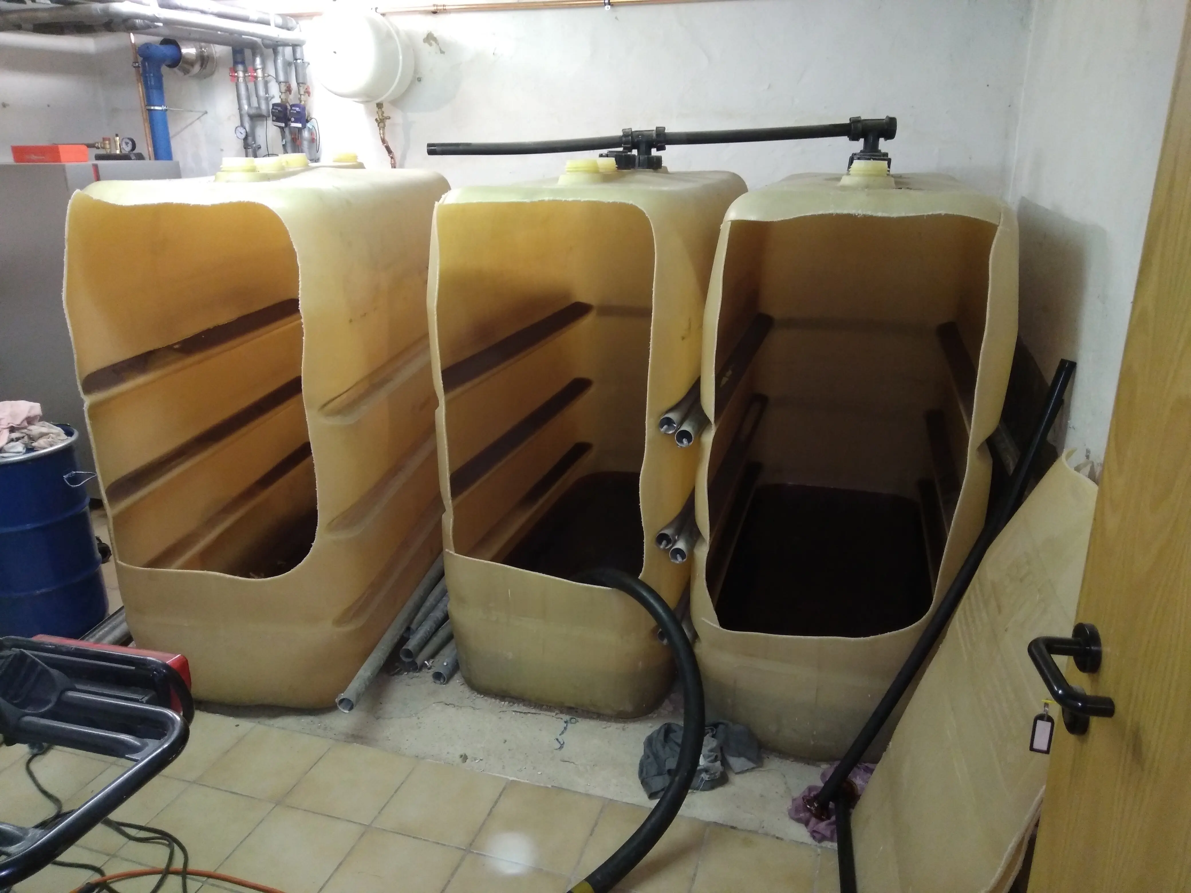 Entsorgung von 3x 1500L Kunststofftanks – MAR-Tankservice