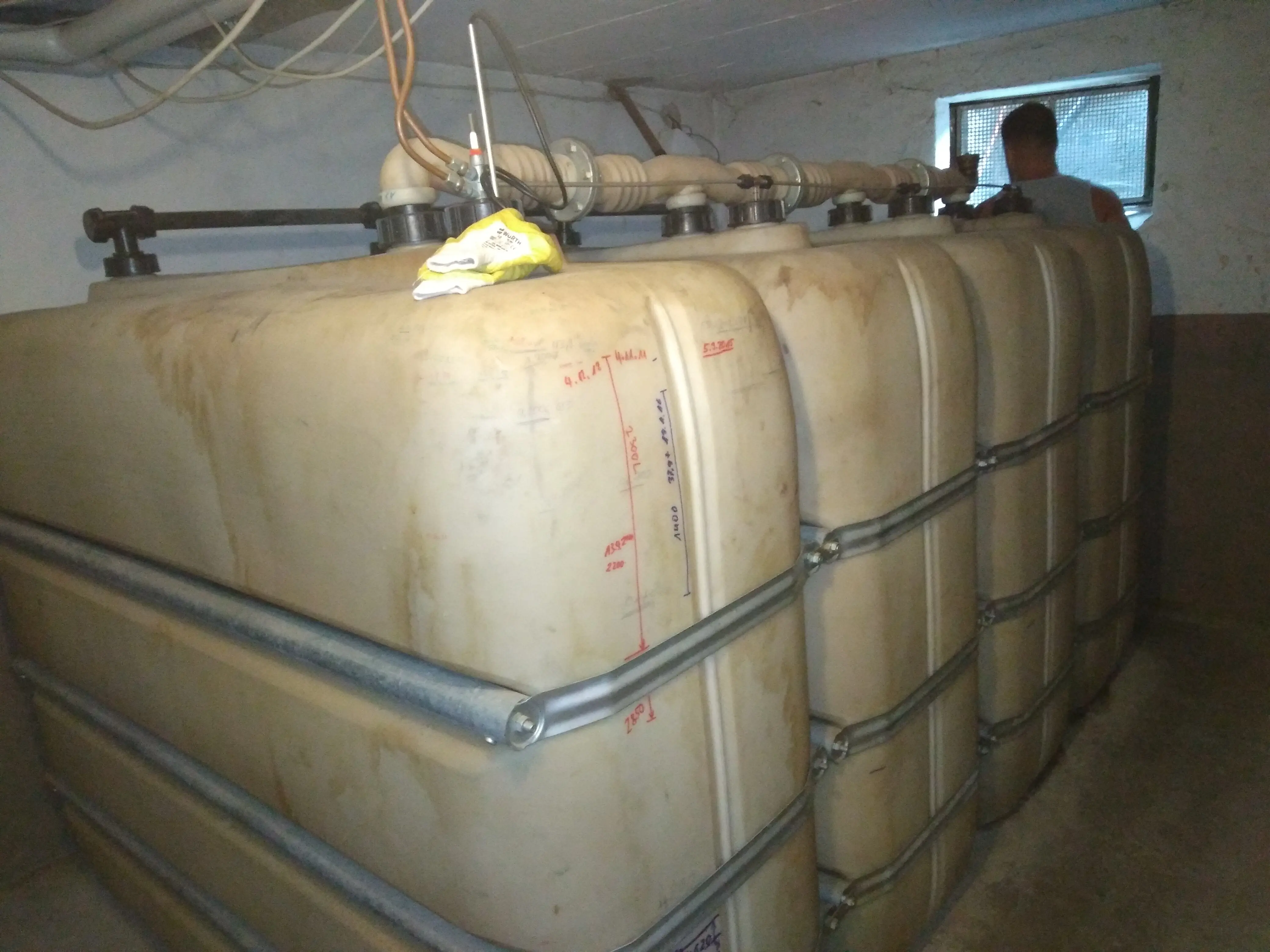 Entsorgung 4x 2.000L Kunststofftanks – MAR-Tankservice