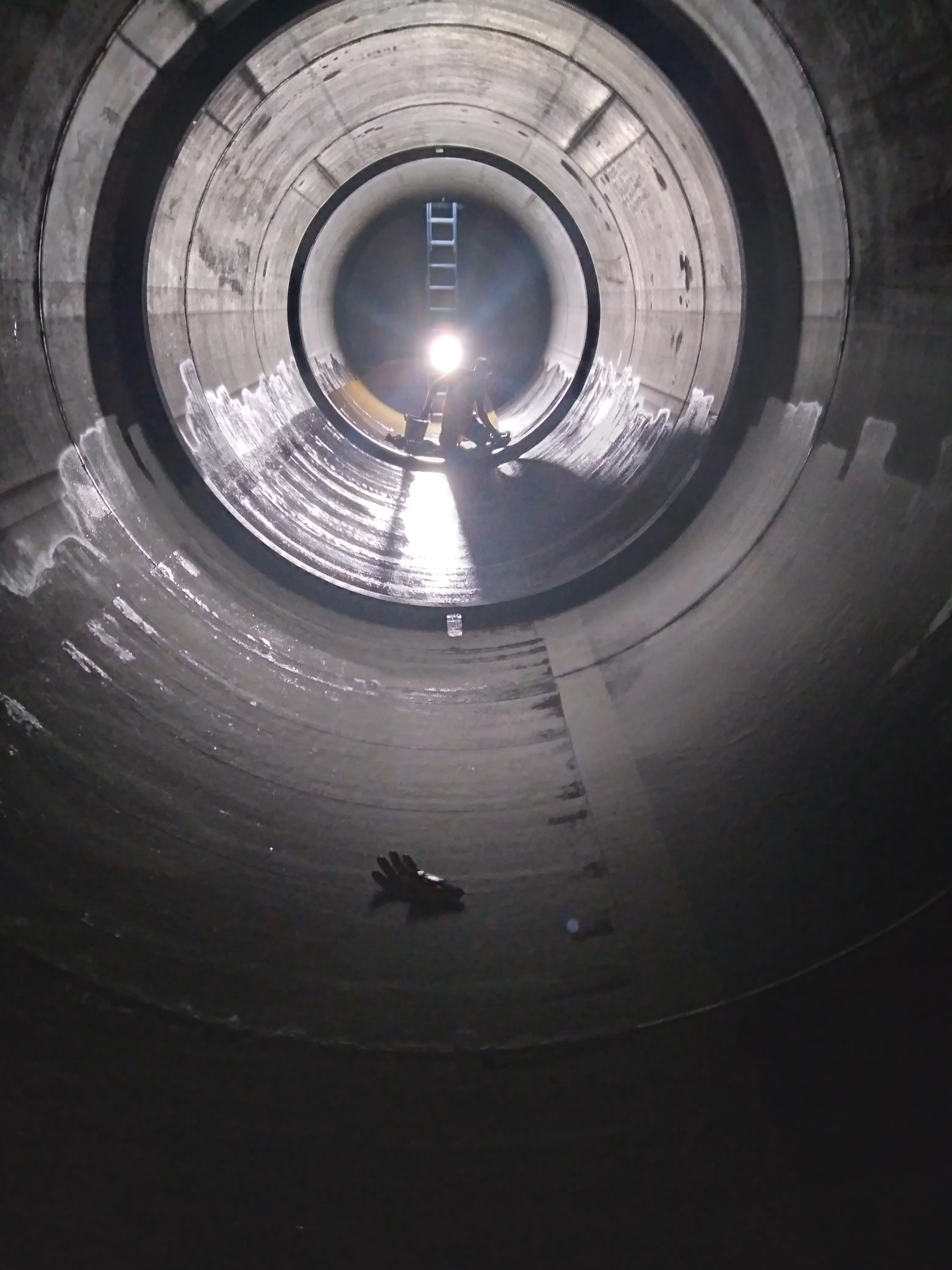 Professionell gereinigter 100.000L Heizöl-Erdtank – MAR-Tankservice